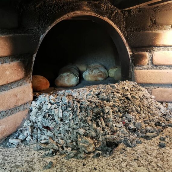 giornata-in-famiglia-ogliastra-villanova-strisaili-pane-moddizzosu