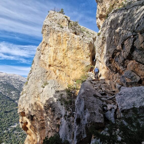 oliena-supramonte-villaggio-tiscali-lanaitho-sa-curtigia-trekking