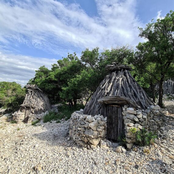 su-tasaru-cala-mariolu-trekking-ogliastra-baunei-supramonte-selvaggio-blu