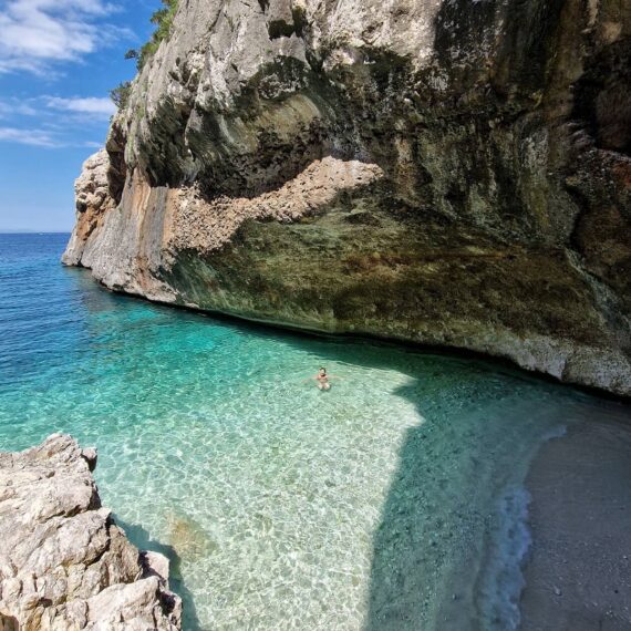 cala-mudaloru-baunei-trekking-golfo-di-orosei-supramonte-ogliastra